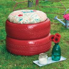 Patchwork And Tyre Stool Yaratici Fikirler Yaratici Bahce Tasarim Fikirleri
