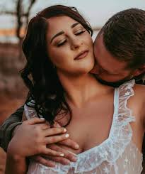 I got to do Tonya Stevens and Caitlin N. Phipps makeup this evening for  their engagement photos and they both looked so stunning!! ☺️💄