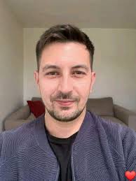 Name Arnold Hamilton Country: UK 🇬🇧 Hometown: London Age: 39 years  Status: single Genotype:AA Blood Group: 0+ Occupation: Entrepreneur Iam in  Kenya single and searching for true love in Africa ready to