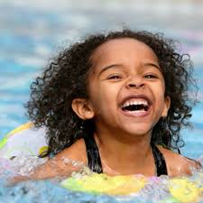 5 Fun And Easy Games That Teach Your Kids How To Swim Swim Lessons Teach Kids To Swim Pool Activities