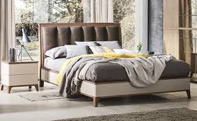 La sua solida struttura è rivestita da un tessuto imbottito artigianalmente ed è in argento anticato. Fiori Di Loto Deva Letto Con Struttura In Legno Massello Di Rovere E Testata Imbottita Non Sfoderabile Letti Di Design Idee Letto Idee Per Decorare La Casa