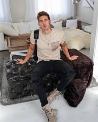 Make sure the jeans nicely fit under the boots to avoid a bunchy look. Skinny Jeans With Work Boots Outfits For Men 25 Ideas Outfits Lookastic