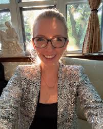 When your concert jacket turns you into a human mirror ball 😂 the  loveliest time playing in Dallas last night! Had a free morning today so  went back to the organ to