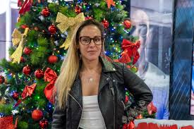 Veja o perfil completo no linkedin e descubra as conexões de marianamariana e as vagas em empresas similares. Irma De Carolina Patrocinio Elogia Super Vantagem Da Fabrica De Oculos Do Chiado Chiado Eyeglass Factory