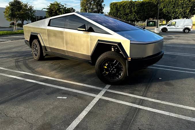 Tesla Cybertruck Review: Stand out from the crowd and a new steering feel -  electrive.com