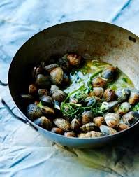 Palourdes Sautees Aux Herbes Fraiches Recette Palourde Recette Palourdes Recettes De Cuisine