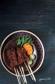Sate daging memang menjadi salah satu hidangan olahan makanan dari daging yang banyak digemari oleh masyarakat indonesia. Sate Bumbu Rujak Jajane Vivi