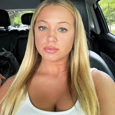 Sienna Chavez (@Sienna_mariec)