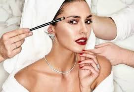 Ζευγάρι στην tv και τη ζωή. Katia Tarampanko Ki Omws Thn Exoyme 3ana Dei Sthn Thleorash In Gr