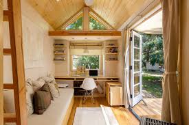 65 Desain Wallpaper Dinding Ruang Tamu Minimalis Terbaru 2020 Seperti Pada Judul Yang Sedang Anda Baca Diatas Websi Di 2020 Ruang Tamu Rumah Desain Interior Rumah Kayu