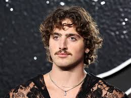 Quién es Benson Boone? De desertor de 'American Idol' a estrella en TikTok  y éxito global gracias a 'Beautiful Things'