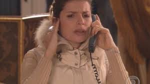 'A Lua Me Disse (2005)': cena em que Madô (Debora Bloch) demonstra o ciúme  que sente do marido, Lúcio (Maurício Mattar). Com Leontina (Aracy  Balabanian).