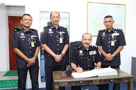 Ketua menteri sabah ialah ketua kerajaan negeri sabah, malaysia. O Xrhsths Polis Daerah Tawau Sto Twitter Kunjungan Hormat Ketua Pengarah Pengurusan Perkhidmatan Pdrm Bukit Aman Sac Shaharon Anuar Bin Abd Latif Ke Atas Ketua Polis Daerah Tawau Acp Fadil Bin Hj