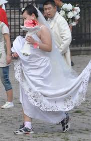 Maybe you would like to learn more about one of these? Brautkleid Mit Turnschuhen 765dd7