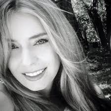 Rebecca Irons's Instagram, Twitter & Facebook