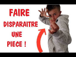 Une personne perchée au sommet d'une scène a pu filmer un tour de magie pour révéler l'astuce. Faire Disparaitre Une Piece Tour De Magie Avec Une Piece Explications Youtube