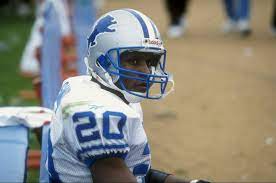 Barry just stands there, they hand it to him, and he just shakes the whole team and runs to go score, and that was pretty much every play he did. Barry Sanders And Nine Other Nfl Stars Who Retired Too Soon Bleacher Report Latest News Videos And Highlights