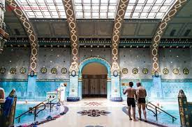 Budapest's thermal waters were enjoyed. Como Visitar As 3 Melhores Termas De Budapeste Vida Cigana