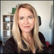 Edith Olivera's Instagram, Twitter & Facebook