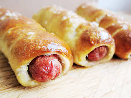 Remove with a slotted spoon and transfer to a baking tray. Pretzel Hot Dogs