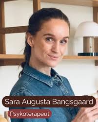 🤝 Mød vores dygtige psykoterapeuter Hos Omdrejningspunktet arbejder vi  sammen med engagerede og kompetente psykoterapeuter, som alle har  gennemført vores specialiserede uddannelse i psykisk vold. Mange af vores  terapeuter tilbyder individuel terapi