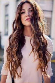 Bello Taglio Capelli Mossi Donna Idea Acconciature 2019