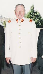 Augusto cristián pinochet molina (* chuquicamata, región de antofagasta, chile, 24 de abril de 1973) es un militar chileno dado de baja, hijo de augusto pinochet hiriart, y nieto de augusto. Augusto Pinochet Ugarte