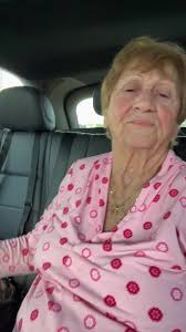 TikTok is backkkkkkk and Mimi loves it #cubanosporelmundo #fyp #wereback