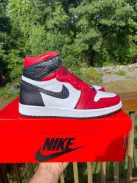 Air Jordan 1 High Retro Wmns Satin Snake Cd0461 601 2020 In 2020 Nike Air Shoes Hype Shoes Air Jordans