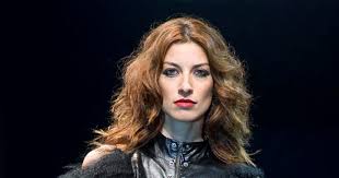 Άντζελα και στρατής επιθυμούν να κρατήσουν προσιτές τιμές στη συλλογή των κοσμημάτων τους. Antzela Eyripidh Celebrities Eidhseis Yupiii Gr