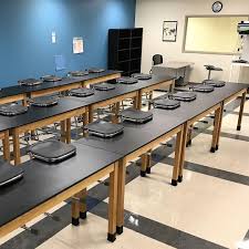 The Science Lab At Cec Hs In Aurora Co Provides A Solid And Collaborative Environment For Students With The Science Table Classroom Furniture School Furniture