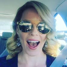 She is known for playing effie trinket in the hunger games film series. Elizabeth Banks Sunglasses Selfie The Hollywood Gossip