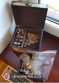 Kratos lombarduose: konfiskuota 50 kg aukso ir šimtai tūkstančių eurų |  GALERIJA | 15min.lt