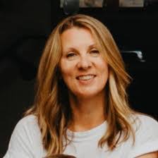 Lesley Ogden's Instagram, Twitter & Facebook