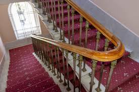Wenn sie einen treppenläufer auf einer normalen treppe verlegen möchten, geschieht das in der regel an einem stück. Treppenlaufer Verlegen Mit Dieser Anleitung Gelingt Es Ihnen