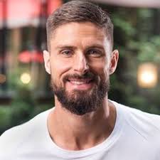 Altura 1,93 m pé canhoto: Olivier Giroud