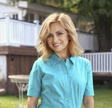 O imagine cu simona florescu a făcut multă vârlvă pe internet zilele acestea, cea în care artista părea a fi cerută în căsătorie de un coleg de breaslă. Mireasa Simona Gherghe Va Prezenta Reality Show Ul Facebook
