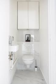 Toilettes Marbre Blanc Elegantes En 2020 Idee Toilettes Relooking Toilettes Douche Marbre Blanc