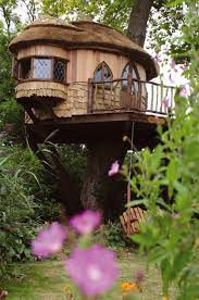 Tree Home Pictures This Is A Collection Of Tree House Pictures That Are Worthy Of Living In A Dreamers Dream Beautiful Tree Houses Tree House Designs Tree House