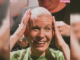 Bride shaves her head 2 months before her wedding to honor late mother who  died from cancer