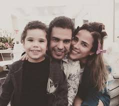 She is the daughter of brazilian country singer zezé di camargo from the duo zezé di camargo & luciano. Wanessa E Zeze Di Camargo Encerram Briga E Gravam Programa Famosidades