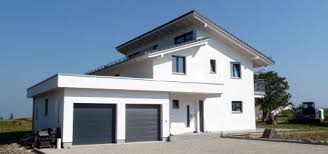 Haus Mit Pultdach In Onnens Haas Fertighaus Versetztes Pultdach Haus Haus Bauen