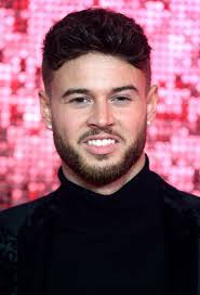 Alex Beattie's Instagram, Twitter & Facebook