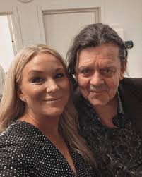 På besök i Trollhättan och ett dopp i Öresjö 🐬🐬 @gudingen  #imorgonskadetregna @ Garnviken Öresjö