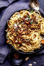 Spaghetti Aglio E Olio With Breadcrumbs Is A Simple Traditional Italian Dish That S Super Wallet Friendly And Deliciou Spaghetti Recipes Recipes Pasta Recipes