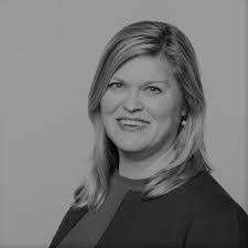 Kelly Clifton's Instagram, Twitter & Facebook