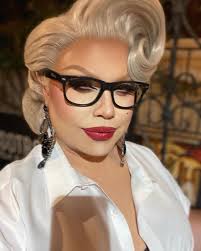 Are you #hotforteacher ?! Really feeling this new hat!! #drag #dragqueen  #dragqueenmakeup #wigstylist #funwithwigs #dragqueensofinstagram