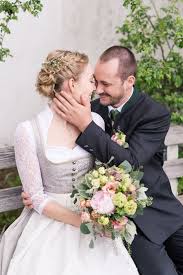 Hochzeit In Tracht Im Standesamt Geretsried Bei Starnberg Dirndl Hochzeit Hochzeitsfoto Tracht Hochzeit