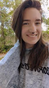 Ever notice how your brain suddenly focuses when someone else is quietly  working nearby? That's body doubling — and it's a total game-changer for  homeschool moms building side income. 💻✨ Between lessons,