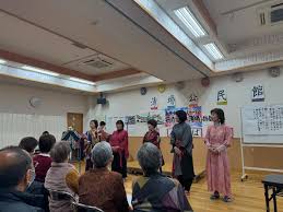 今日は薄場公民館で開催された寿咲亜似さんとみんわーずの皆さんの新春語りを観にいきました。この地域の民話などを面白く話していただき地域の皆さんと楽しいひとときを過ごせました。  寿咲亜似 みんわーず 地域活動 熊本県議会議員かまたさとる 立憲民主党